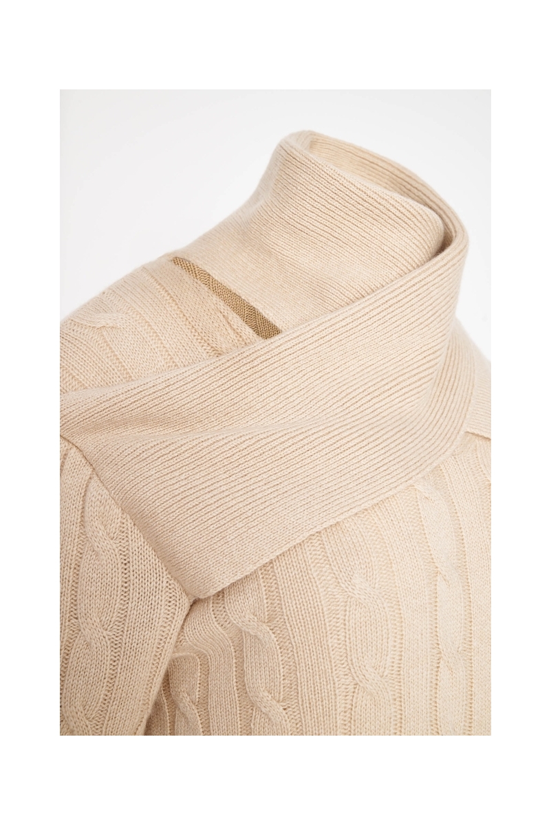 BEIGE CABLE-KNIT TURTLENECK SWEATER IN CASHMERE