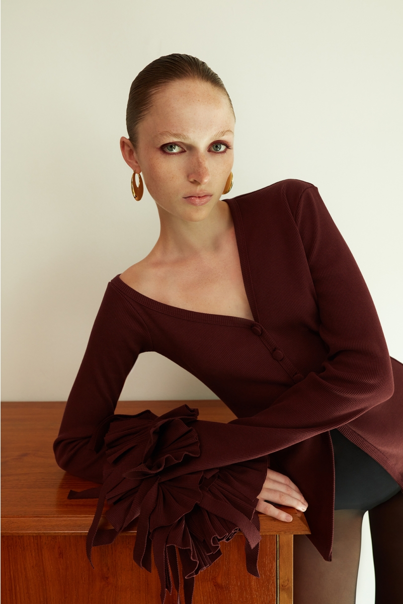 ASYMMETRICAL RIB TOP CHERRY LACQUER