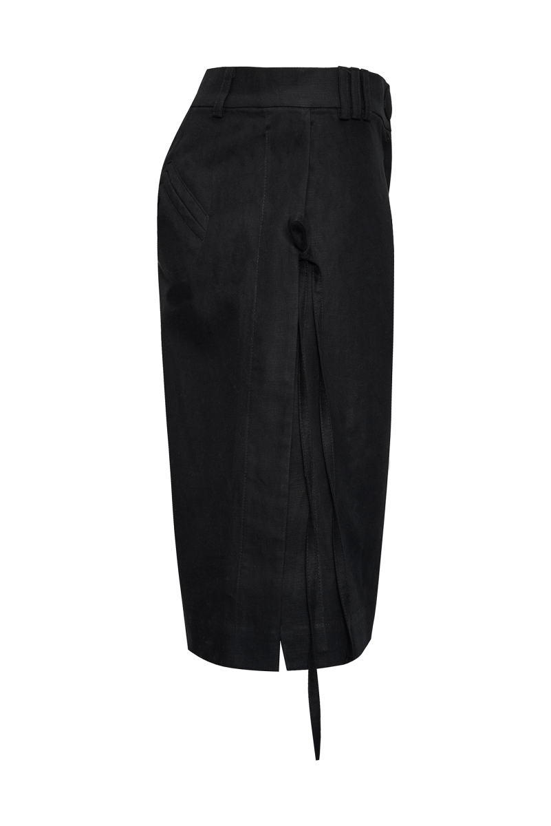 BLACK OPEN LEG BERMUDA SHORTS