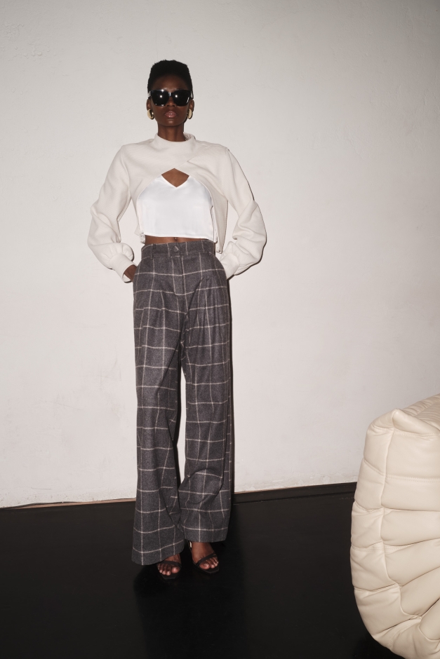 OVERSIZED PANTS IN CHECKED WOOL WITH TWO MAJESTAET SIGNATURE POCKETS