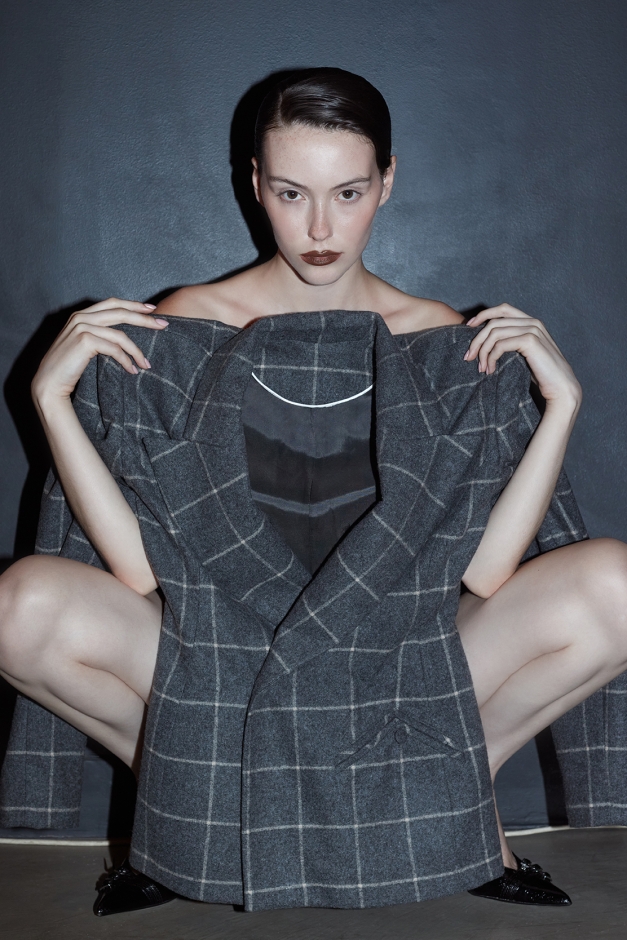 CHECKED HOURGLASS BLAZER