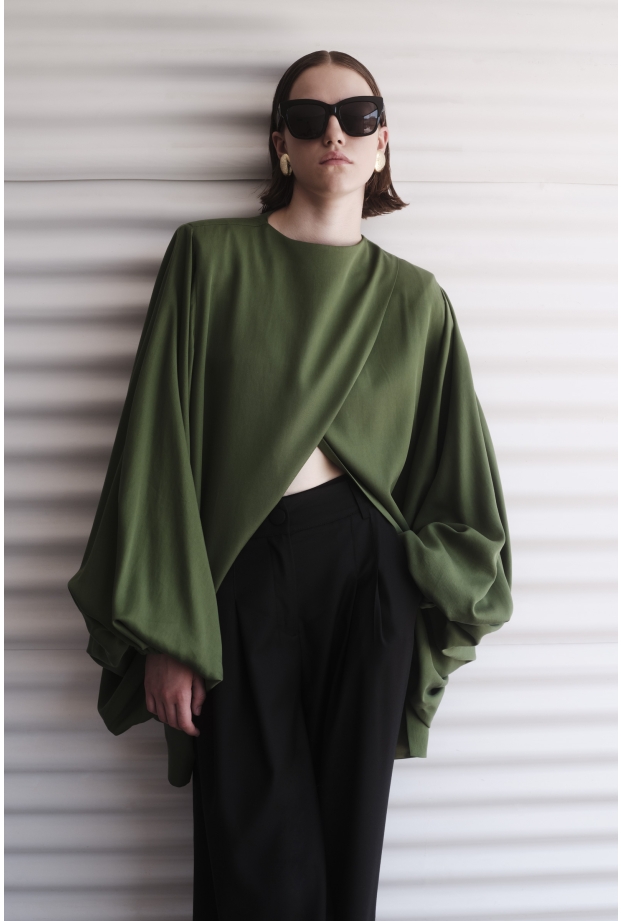 Product Image: OVERSIZED BLOUSE WITH OPEN FRONT IN FOREST GREEN