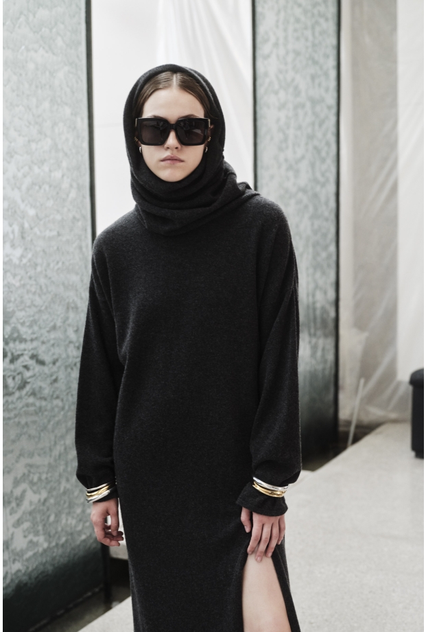 Product Image: TURTLENECK SWEATER DRESS IN CASHMERE ΙΝ GRAPHITE